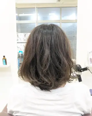 ショート カラー 中村 よしひでのヘアスタイル