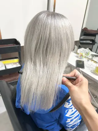 ミディアム カラー 🫧艶ダブルカラー ブリーチ🫧トモヤのヘアスタイル