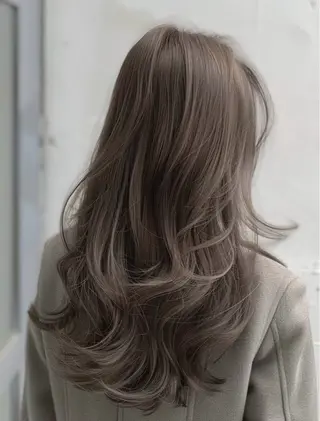 ロング カラー ブリーチ透明カラー/ レイヤーカット海希のヘアスタイル