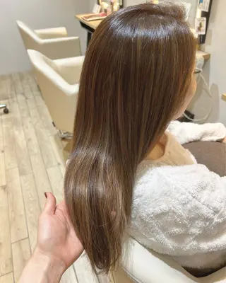 ロング 梅沢 優羽のヘアスタイル