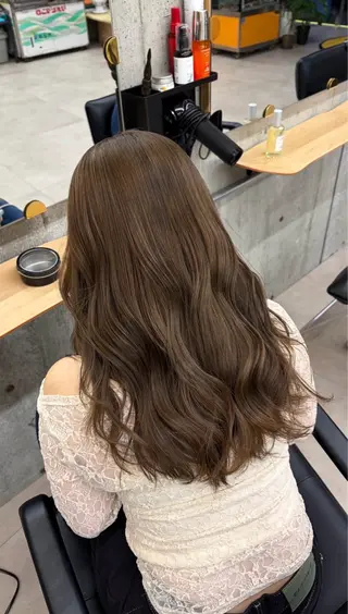ロング sara ブリーチカラーのヘアスタイル