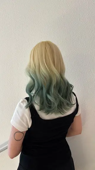 ロング カラー 🍓ブリーチカラー 🎀nene🍓のヘアスタイル