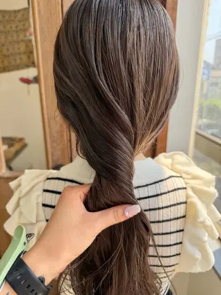 カラー 安谷 彩香のヘアスタイル