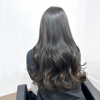 ロング ioe/miu/ 艶カラー/暖色カラーのヘアスタイル