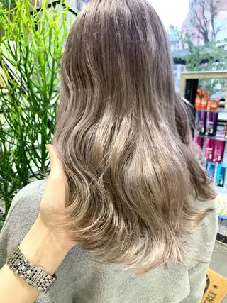 ミディアム カラー 海外girl🤎 透明感ベージュmaoのヘアスタイル