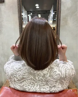 ミディアム カラー パーマ ヘアアレンジ キッズ ネイル マツエク・マツパ アイブロウ 髪質改善✨ストレート オグ✂️/ショートのヘアスタイル