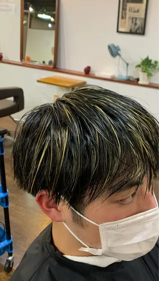 カラー 橋本 愛唯のヘアスタイル