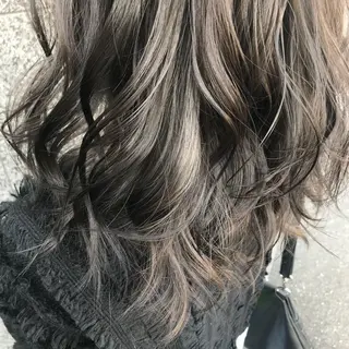 ミディアム カラー Oopsレイヤー 加藤澄都のヘアスタイル