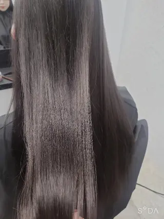 ロング カラー 艶髪/オリーブ系/ 肌が綺麗に見えるお色のヘアスタイル
