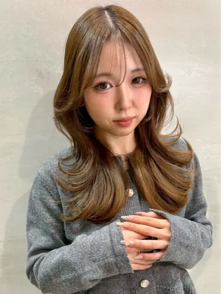 セミロング 縮毛矯正 ミディアム レイヤー 顔周り金山のヘアスタイル