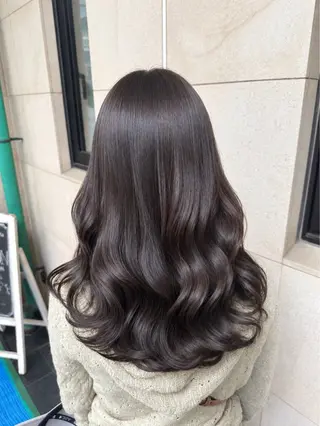 セミロング カラー ✨️髪質改善&艶カラ ー✨️Yudaiのヘアスタイル