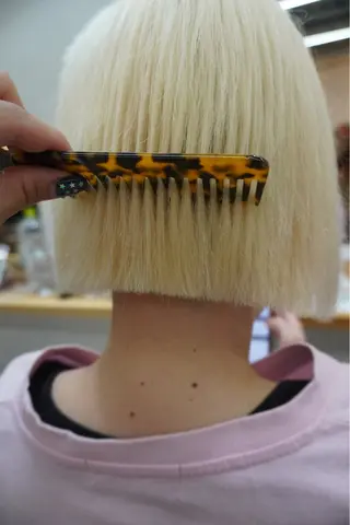 ショート カラー パーマ ヘアアレンジ デザインカラー/ボブ ブリーチカラー/ユリのヘアスタイル