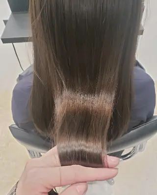 セミロング カラー 艶髪/オリーブ系/ 肌が綺麗に見えるお色のヘアスタイル