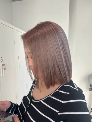 ミディアム カラー 艶ハイトーン🔆 ️️️安座間 希のヘアスタイル