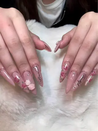 ネイル 韓国ガーリーネイル 芽依奈のネイルデザイン