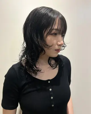 ミディアム パーマ 田中 遥陽のヘアスタイル