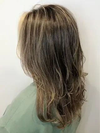 ロング カラー 西田 愛華のヘアスタイル