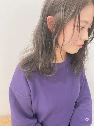 ミディアム カラー 顔周りレイヤーカット ブリーチminamiのヘアスタイル