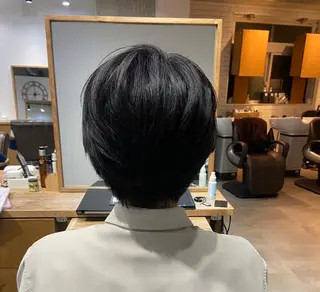 ショート 安岡美咲✂︎ 艶カラー/髪質改善のヘアスタイル