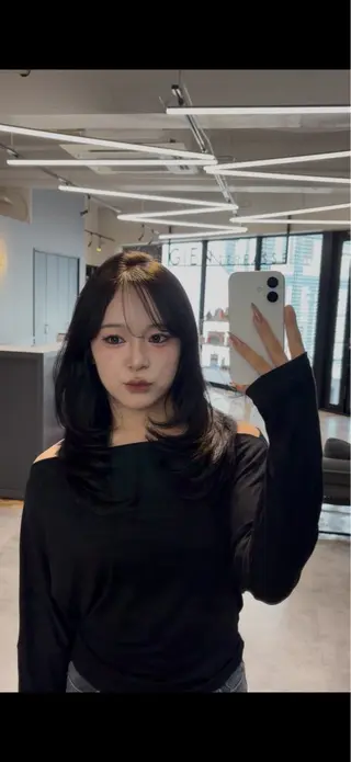 ロング 真下 瑞歩のヘアスタイル