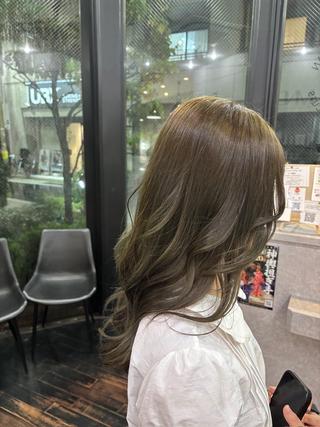 カラー 岡元 舞湖のヘアスタイル