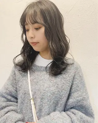 ミディアム カラー ハイトーンボブ 前田 表参道　グレージュのヘアスタイル