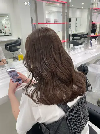 ロング カラー ラベンダー💜 グレージュ🩶のヘアスタイル