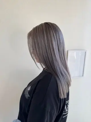 セミロング カラー ハイライトカラー✨ グレージュ✨鎌倉光洋のヘアスタイル