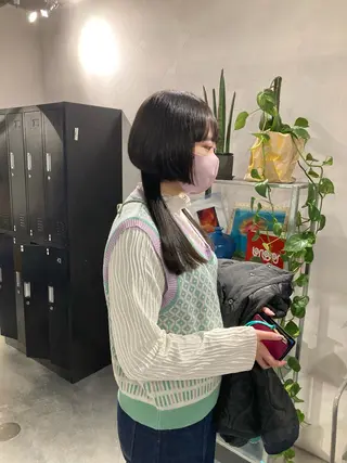セミロング 透明感カラー レイヤー亀井唯登のヘアスタイル