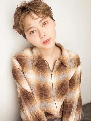 カラー 💓パーマ，💗 レイヤーカットのヘアスタイル