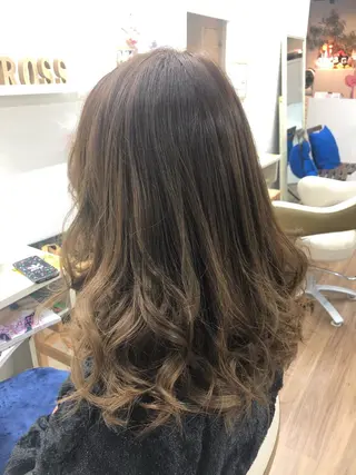 ロング カラー 正木 彩音のヘアスタイル