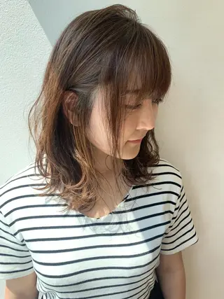 セミロング カラー 透明感♡︎♡︎ 佐々木早苗のヘアスタイル
