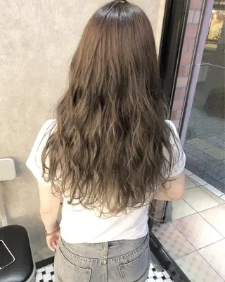 セミロング カラー 顔周りレイヤーカット ブリーチminamiのヘアスタイル