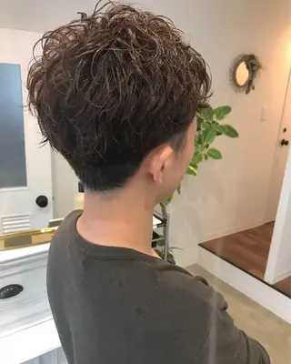 ショート カラー パーマ メンズ ✿ 𝚜𝚊𝚔𝚒 ✿のヘアスタイル