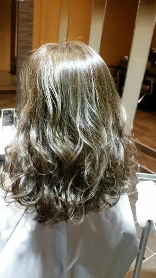 カラー 北野 親善のヘアスタイル