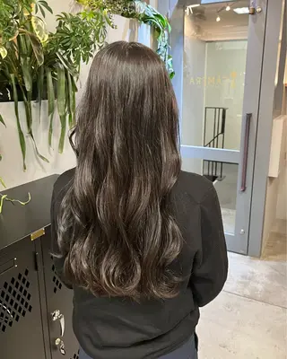 ロング カラー 井手 咲乃のヘアスタイル