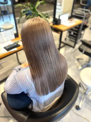 ロング カラー 山路 結花のヘアスタイル