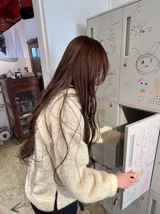 カラー 安谷 彩香のヘアスタイル