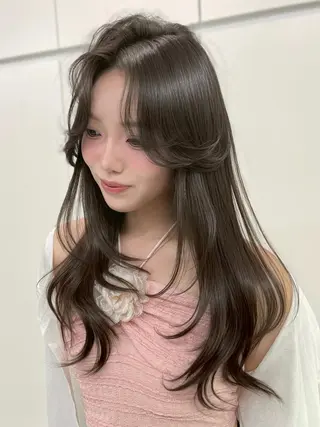 カラー 夏の韓国風透明感 🇰🇷THREEのヘアスタイル