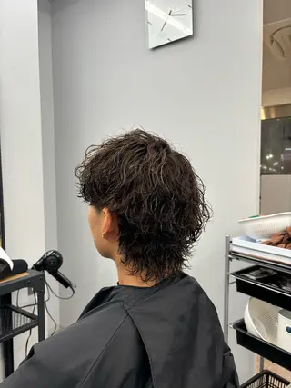 ミディアム パーマ メンズ 渋谷メンズパーマ 渡邊優輝のヘアスタイル
