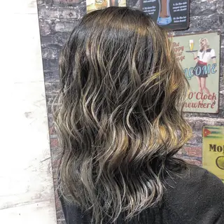 ミディアム カラー 西田 優菜のヘアスタイル