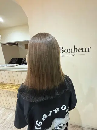 ミディアム ボブ.艶髪 髪質改善.縮毛矯正のヘアスタイル