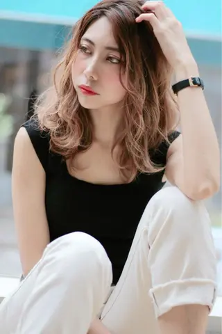 ミディアム カラー Luxbe hakataのヘアスタイル