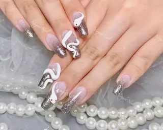 ネイル 🦋 Queenieのネイルデザイン
