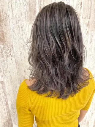 ミディアム カラー Oopsレイヤー 加藤澄都のヘアスタイル