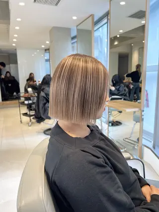 ミディアム カラー 🫧艶ダブルカラー ブリーチ🫧トモヤのヘアスタイル