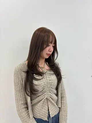ロング カラー 抜け感レイヤー︴ ニュアンスカラーのヘアスタイル