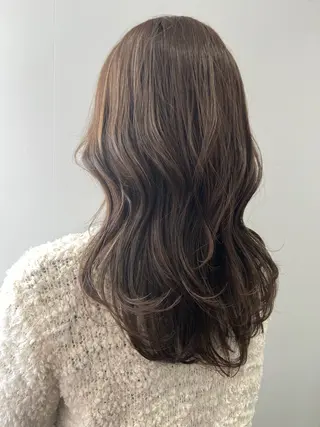 カラー adore / ヒナのヘアスタイル