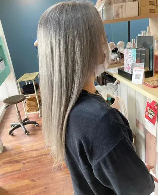 カラー 安永 里帆のヘアスタイル