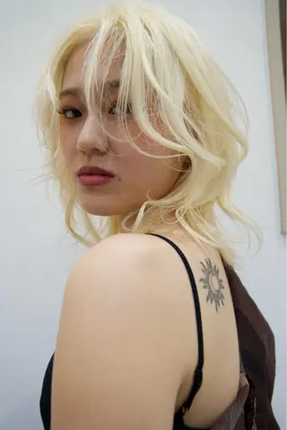 ミディアム NANA/ハイトーン メンズパーマのヘアスタイル